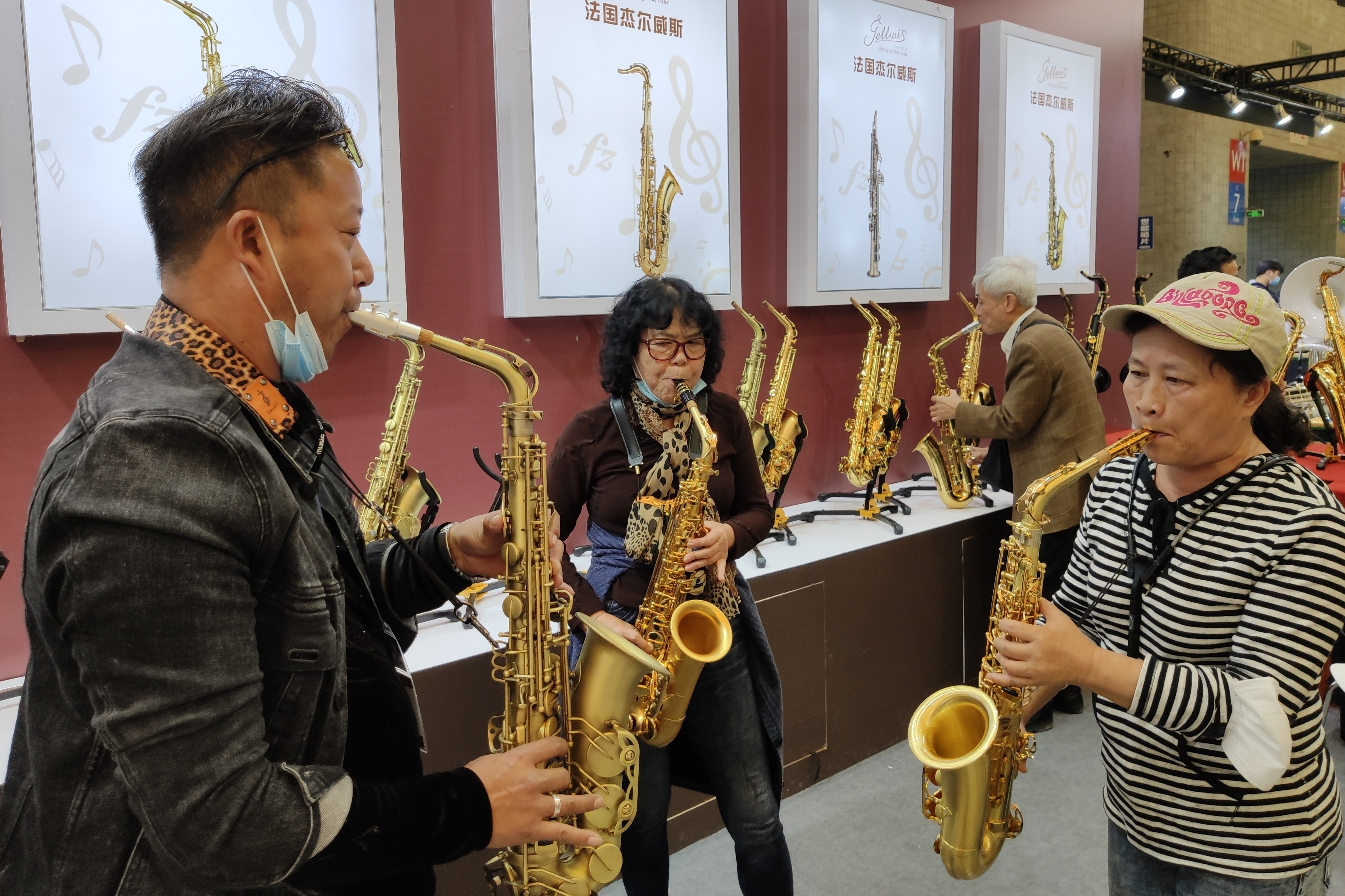 中老年人薩克斯合奏 中老年人薩克斯合奏